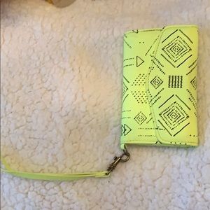 Cute little wristlet, never used before!
